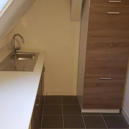 Mietzimmer In *
